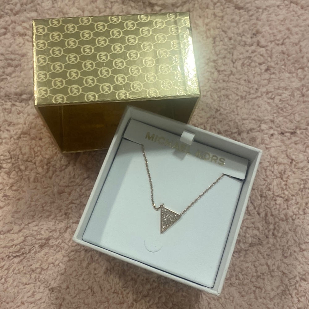 Triangle Neckless - image 1